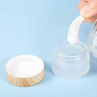 En stock pot en verre cosmétique 2.5 oz /3.5 oz pot de crème en verre dépoli avec couvercles en bambou fabricants de pots en verre