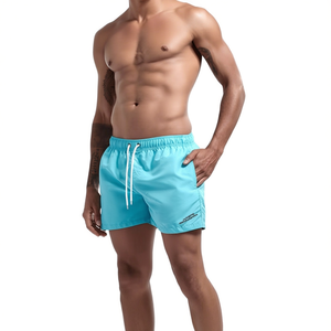 Short de bain pour homme à séchage rapide 100 % polyester couleur unie avec cordon de serrage taille mi-haute décontracté avec poches et logo sur la jambe droite - Product Image 1