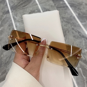 <span class=keywords><strong>Gafas</strong></span> <span class=keywords><strong>de</strong></span> <span class=keywords><strong>sol</strong></span> con textura <span class=keywords><strong>de</strong></span> <span class=keywords><strong>cristal</strong></span> para mujer, lentes <span class=keywords><strong>de</strong></span> <span class=keywords><strong>sol</strong></span> con corte <span class=keywords><strong>de</strong></span> diamante, estilo Retro Vintage, Sin borde - Product Image 3