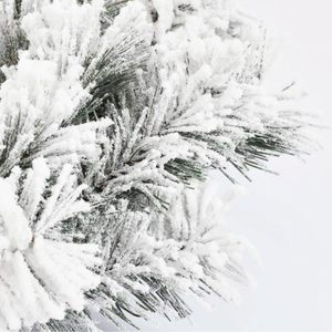 Guirlande de Noël enneigée avec des cônes et des aiguilles de pin, 270 cm, pour les escaliers, les vitrines et les présentoirs - Product Image 5