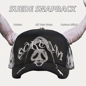 Casquettes en daim brodées à la main personnalisées OEM/ODM en gros – Casquettes structurées à 5 panneaux avec fermeture snapback, tissu standard et boucle dorée en cuivre - Product Image 2