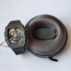 Reloj de alta gama con caja de fibra de carbono en forma de tonel, cristal de zafiro, movimiento mecánico automático esqueletizado. - Product Image 5