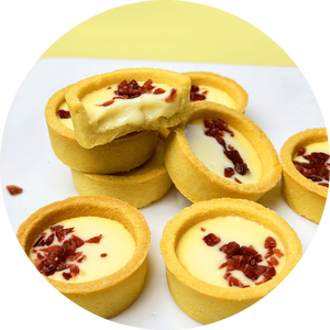Tartaletas de Chocolate Crujientes y Dulces con Miel y Relleno de Cacao y Cobertura de Arándanos Secos - Product Image 1