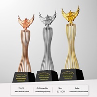 Trophée en cristal spirale creuse gravé sur mesure pour l'hommage et la reconnaissance des employés exceptionnels