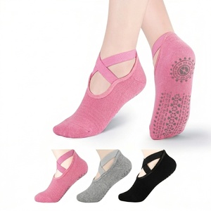 Chaussettes de yoga en coton personnalisées en gros pour le yoga et le Pilates, chaussettes antidérapantes en coton pour femmes et hommes - Product Image 1
