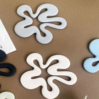 Sous-verres isolants en silicone à motif floral simple 2026 – Tapis de cuisine modernes résistants aux hautes températures pour la maison