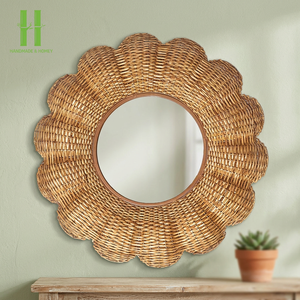 El espejo de pared artesanal hecho de ratán ecológico de primera calidad, perfecto para mejorar su espacio vital como regalo - Product Image 1
