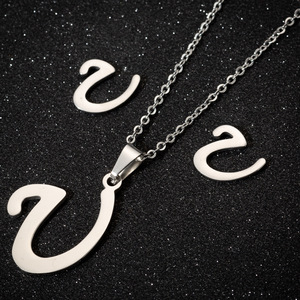 Collar de Acero Inoxidable Chapado en Oro Vintage, Minimalista, con Inicial de Amor, Cadena de Eslabones y Zirconia, Hipoalergénico - Product Image 5