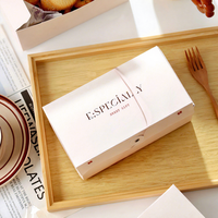Boîte cadeau en papier kraft rouge de style coréen avec fermeture à enveloppe pour scones, bonbons, snacks, macarons, gâteaux flocon de neige