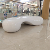 Banc de repos extérieur aux courbes élégantes Y1002 – Chaises artistiques et esthétiques pour espaces publics et paysagers, idéales pour la détente