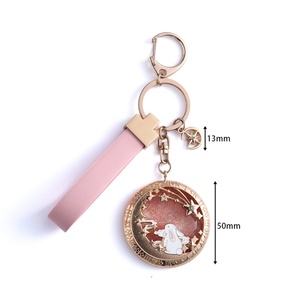 Llavero Metálico Personalizado con Correa de Cuero Redonda Pequeña, Diseño de Conejo con Estrellas Brillantes y Cielo Estrellado Rosa, para el Regreso a Clases - Product Image 2