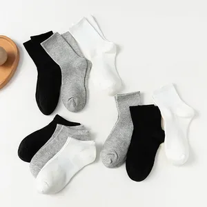 Auf Lager Atmungsaktive reine 100% Baumwolle Custom Solid Sports Damen Socken schlichte weiße sportliche Logo anpassen Socken