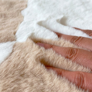 Tapis d'intérieur en <span class=keywords><strong>fausse</strong></span> <span class=keywords><strong>fourrure</strong></span> de lapin douce, tapis moelleux à carreaux antidérapant pour salon et chambre à coucher - Product Image 3