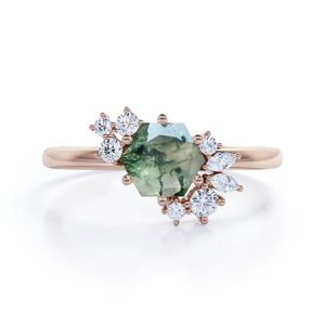 Anillo Clásico de Compromiso y Boda de Plata de Ley 925 Chapado en Oro de 14K con Ágata Musgosa Hexagonal de 0.6 Quilates y Moissanita - Product Image 5