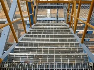 Hete Verkoop Gegalvaniseerde Bouten-Op Las Antislip Stalen Traptreden Treden - Product Image 4