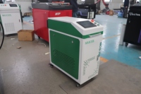 Precio bajo 200W 100W Maleta Mini Limpiador de tipo portátil Máquina de limpieza láser para eliminación de óxido