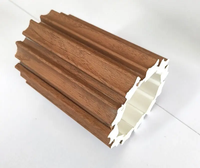 Rejilla de Pared Giratoria de WPC de 26x15 mm, Nuevo Diseño, Panel Sólido de PVC Flexible y Curvo para Diseño de Interiores, para Columnas y Paredes Irregulares