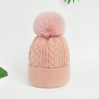 Topi Kupluk Rajut Akrilik Musim Dingin dengan Logo Merek Kustom untuk Anak Perempuan, Topi Rajut dengan Pompom Bulu Imitasi Grosir