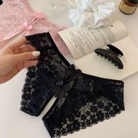 String sexy en dentelle florale style français pour femme, culotte sans entrejambe avec nœud et découpes, lingerie séduisante