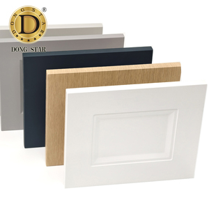 Panneau de meuble moderne en MDF MR avec film PVC brillant de 18 mm, écologique, imperméable, résistant aux UV, taille personnalisée OEM - Product Image 1