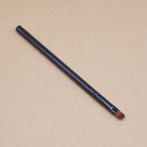 Brocha de Maquillaje Individual de 0.7cm con Fibras Sintéticas y Mango de Plástico para Labios y Corrector - Product Image 5