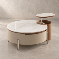 Table basse relevable WYRAX pour hall d'hôtel avec plateau supérieur surélevé, plateau latéral ouvert et base de rangement incurvée