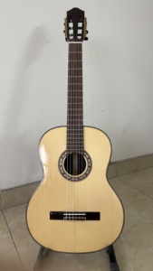Guitarra Acústica de Estilo Clásico de 39 Pulgadas con Acabado Brillante de Palisandro y Material de Abeto - Product Image 5
