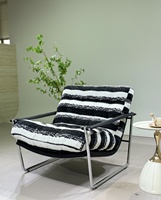 Fauteuil d'appoint moderne de luxe en tissu rayé, écologique et portable, avec base en traîneau chromé, style italien, pour salon