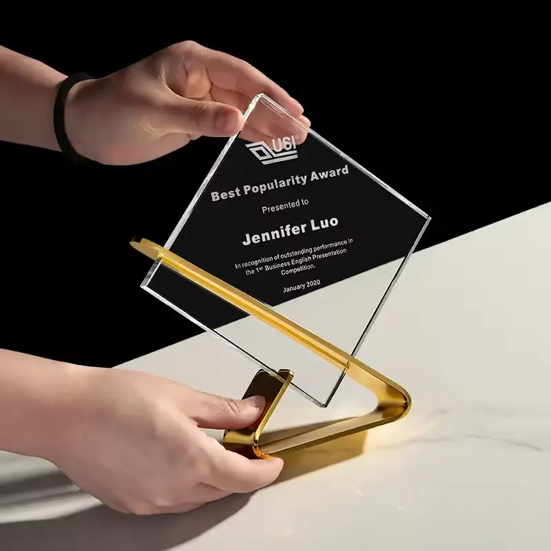 Hete Verkoop Populaire Gouden En Zilveren Metalen Trofee Custom Blanco Vierkante Glazen Kristal Award Trofee Voor Relatiegeschenk