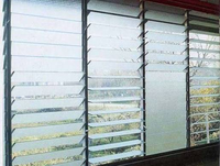 Volets en verre jalousie transparents et opaques en aluminium, stores électriques sur mesure pour villas, appartements et projets hôteliers