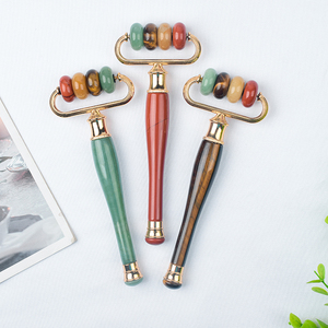 Rodillo de masaje facial antienvejecimiento con logotipo personalizado de belleza para el cuidado de la piel de una sola cabeza <span class=keywords><strong>en</strong></span> forma de cuentas de Jade de alta calidad superventas - Product Image 1