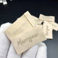 Étiquettes de vêtements tissées écologiques haut de gamme sur mesure, logo en relief 3D, impression de marque en silicone personnalisée, découpe au laser