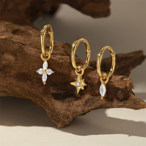 Bijoux de piercing Huggie Hoop en Argent 925 plaqué Or 18K, sertis de Zircone Cubique (CZ) motifs Étoile à huit branches, Marquise et Fleur à quatre feuilles, pour piercing Rook et Hélix - Product Image 1
