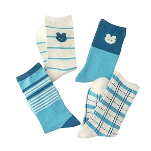 Chaussettes en coton fines rayées printemps-automne pour femmes, style coréen, mi-mollet, motif ours, tendance Ins, style universitaire, décontractées, motif dessin animé, vente en gros - Product Image 2