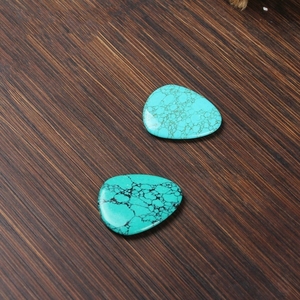 Púa de guitarra de piedra natural pulida a mano con patrón de vetas único, regalo musical para guitarristas - Product Image 4