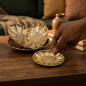 Assiettes décoratives en forme de feuille dorée, en métal fait main, vaisselle glamour pour les fêtes - Product Image 4