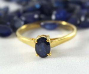 Bague classique en or jaune 14 carats massif avec saphir bleu naturel ovale 5x7mm, pierre de naissance, pour fête, par le fabricant de bijoux - Product Image 4