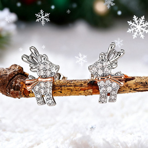 Orecchini a Perno Bicolore a Forma di Renna per Donne, Design con Albero e Renna, Accessori per Orecchie da Indossare Quotidianamente - Product Image 6