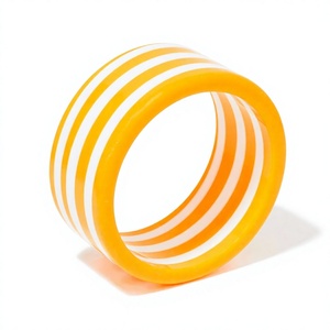 Bracelet large en résine rayé jaune et blanc, design artistique moulé rond, bijou élégant et tendance pour femme, idéal pour mariage et soirée - Product Image 1