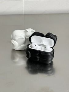 Étui pour écouteurs à main de chat de style <span class=keywords><strong>original</strong></span> pour Apple pour <span class=keywords><strong>AirPods</strong></span> Pro2 avec design de sculpture de trou de lanière noire pour Apple Pro1/<span class=keywords><strong>2</strong></span> - Product Image 4