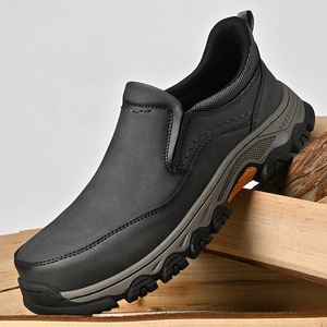Mocassins pour hommes en cuir PU rétro britannique, à enfiler, semelle en caoutchouc, doublure en peluche, chaussures décontractées tendance - Product Image 3