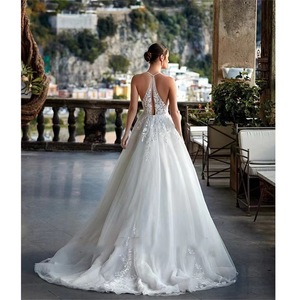 Lace Appliqu Princess Wedding Dress White Ball Gown Sweetheart Neckline Empire Waist Tulle Vintage Style - Product Image 2