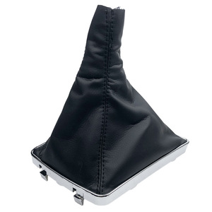 Housse de levier de vitesse pour Opel Astra III H en cuir noir avec surpiqûres blanches, accessoire intérieur - Product Image 1