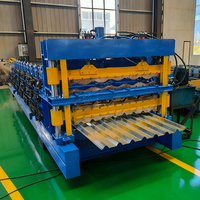 Machine de formage de tuiles de toit en acier coloré à trois couches CNC avec moteur à engrenages et roulement, fabriquée en Chine
