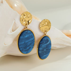 أقراط متدلية من الفولاذ المقاوم للصدأ والأكريليك من KITI، ملونة وغير قابلة للصدأ، خفيفة الوزن وعصرية بنقشة جلد الفهد - Product Image 3