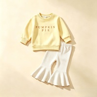 Ensemble décontracté 2 pièces tendance pour filles : sweat-shirt col rond et pantalon évasé avec imprimé lettres et jambes côtelées ajourées, idéal pour l'automne