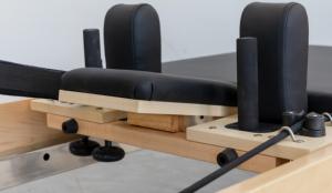 Máquina reformadora de Pilates 2 en 1, equipo de Fitness para <span class=keywords><strong>gimnasio</strong></span>, cama de entrenamiento de madera con torre para entrenamiento de Pilates - Product Image 2