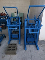 Pas besoin d'électricité Machine manuelle de fabrication de briques vente chaude en Haïti peut être utilisée comme machine de fabrication de blocs de briques creuses