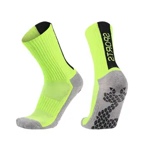 Vente en gros Logo personnalisé Grip Chaussettes pour athlète Chaussettes d'équipage respirantes Chaussettes de football antidérapantes Chaussettes d'été