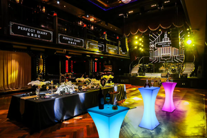 เก้าอี้บาร์ LED แบบโรโตโมลดิ้ง - กันน้ำ พกพาสะดวก สำหรับงานกลางแจ้ง ปาร์ตี้ คลับ ไฟ LED RGB เปลี่ยนสีได้ 16 สี พร้อมรีโมทคอนโทรล - Product Image 3